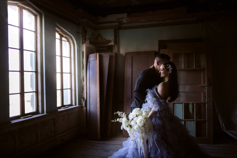 A styled shoot for adventurous photographers, blending elegance with rustic charm in a cozy Pacific Northwest cabin.