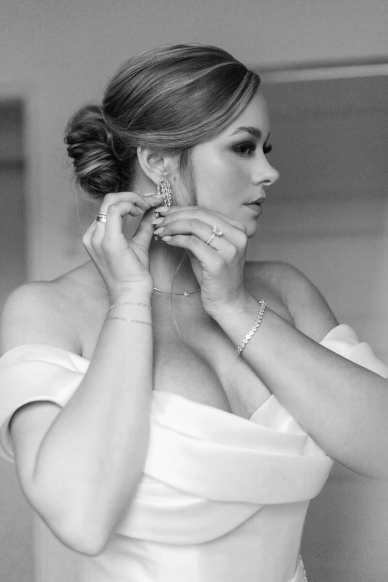 beautiful Bride getting ready in private suite at Tennessee mountain wedding venue