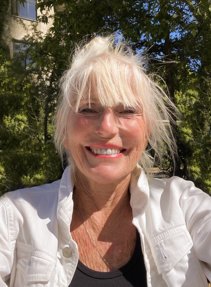Fabienne Gauthier, Quantum Healing Hypnosis Technique (QHHT) practitioner in San Miguel De Allende, guiding clients to access spiritual realms and inner wisdom for deep healing and transformation through EnForma.