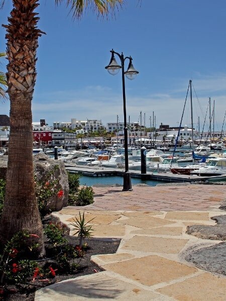Der Sportboothafen mit Segelbooten Marina Rubicon auf der kanarischen Insel Lanzarote