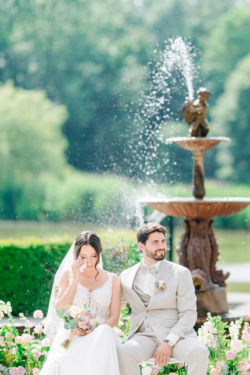 Wedding in Belgium, wedding photographer, wedding photographer Belgium, wedding photographer Brussels, wedding Brussels, Château Bayard, wedding Château Bayard, wedding caterer Léonar, wedding florist, vintage Mercedes car, outdoor ceremony.