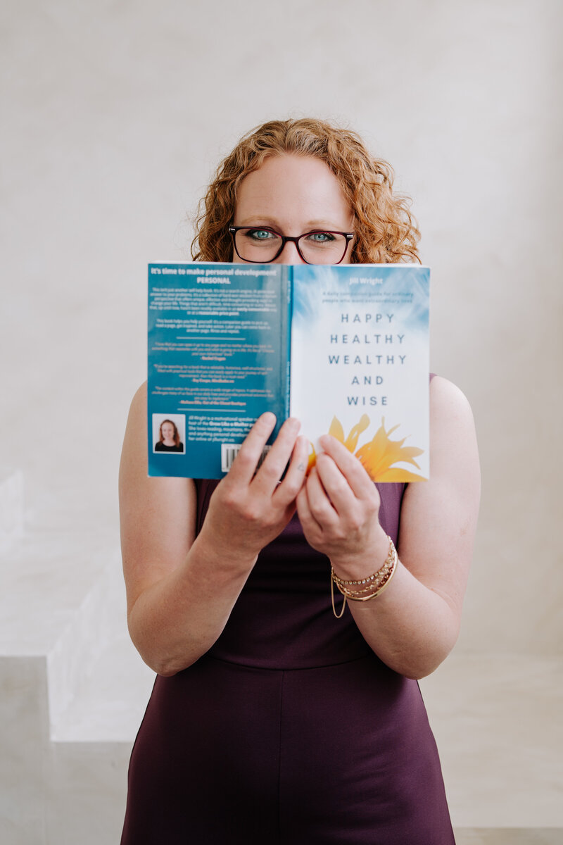 A daily companion guide for ordinary people who want extraordinary lives