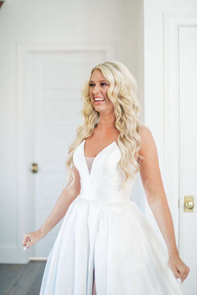 sarah-elizabeth-studio-ohio-wedding-photographer-dayton-art-institute-hardy-wedding-first-look-bridesmaids-20