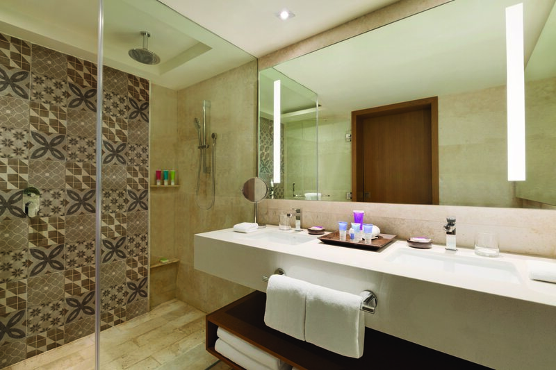 Hyatt-Ziva-Cancun-Ocean-Front-Double-Bathroom
