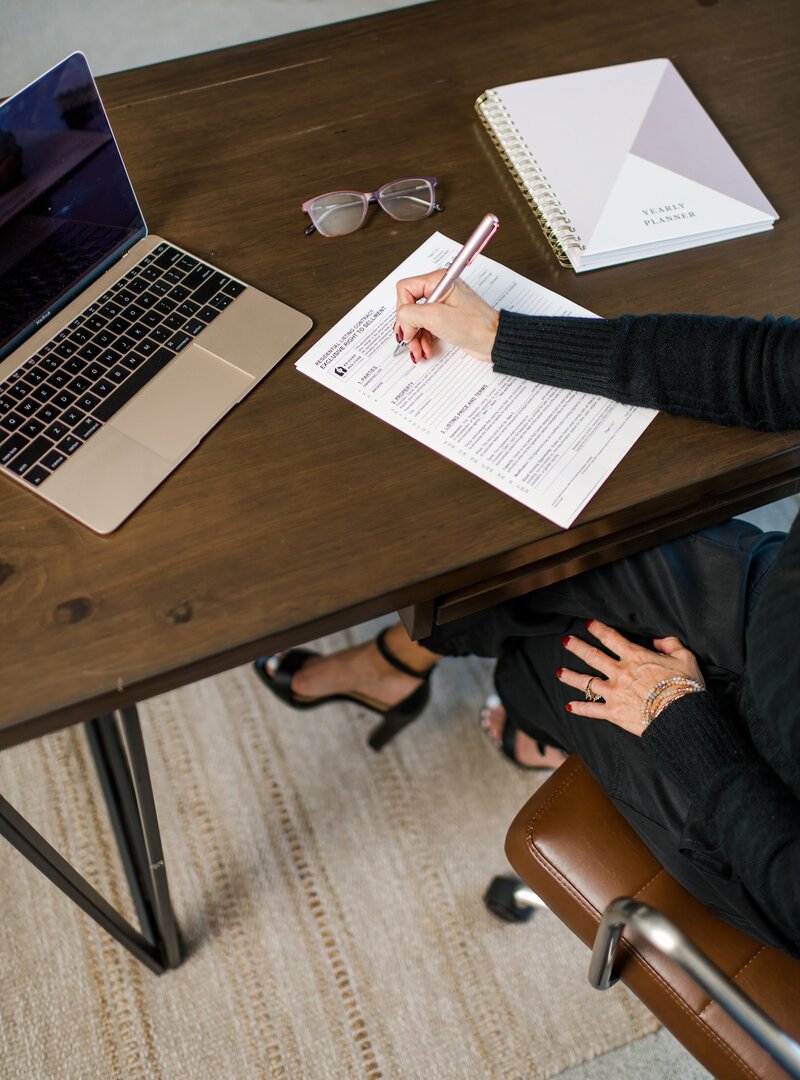 detail shot of a real estate agent posing for a branding shoot in north scottsdale az