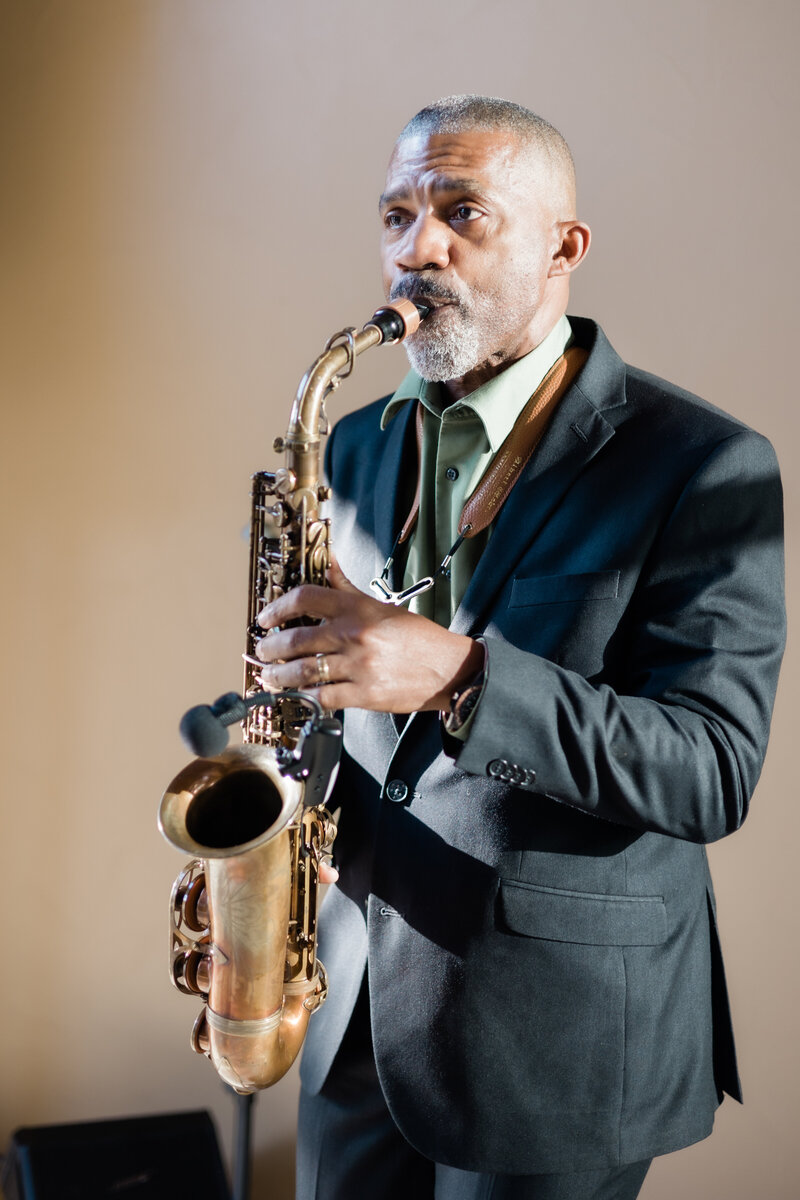 Saxophonist at the cocktail hour at a wedding at the four seasons Orlando by Florida wedding photographer.