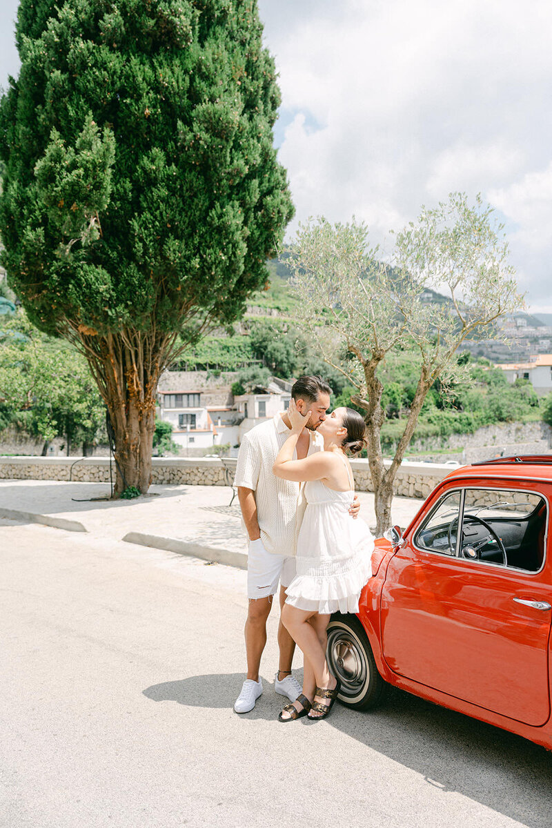 ravello_photographer_scala_photoshooting_engagement_vintage_car_7