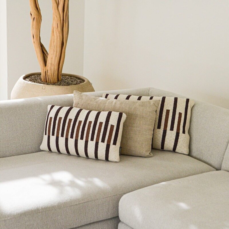 Sierkussen Yzma van het merk Lifestyle in kleur beige, donkerbruin
