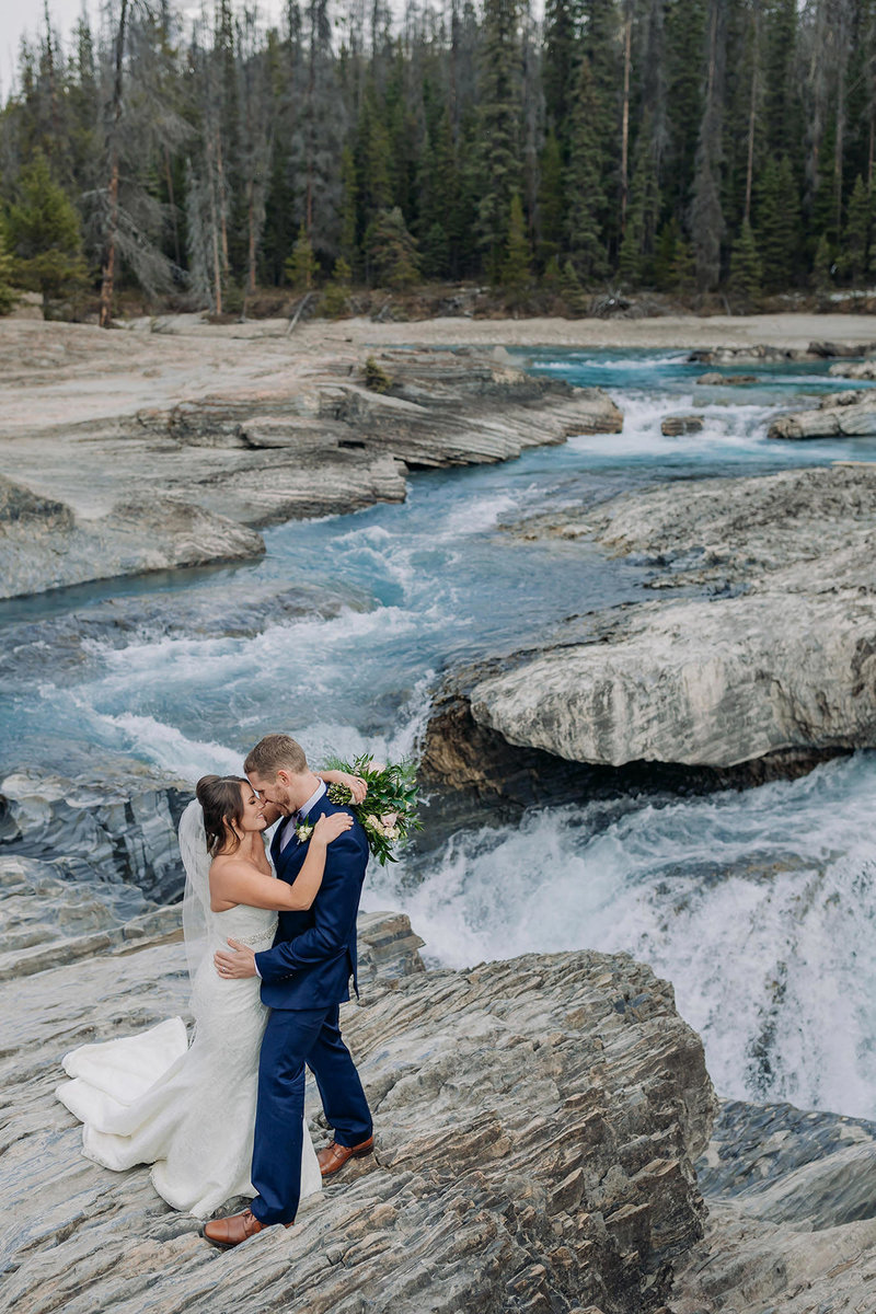 natural bridge emerald lake lodge elopement