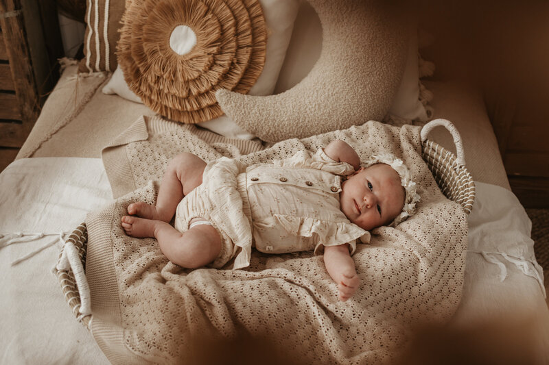 MomentsbyMichelle-newbornstudio-65