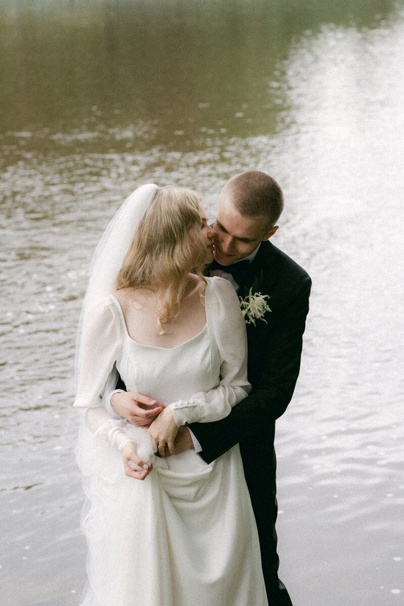 Wedding photo of an Intimate and romantic wedding  photography session in Porvoo by photographer Hannika Gabrielsson