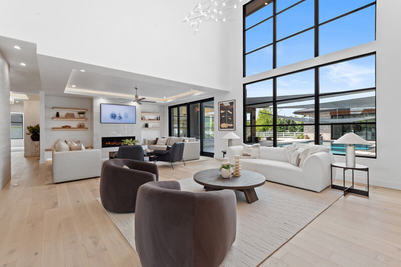 Luxury great room by Eagle Idaho luxury custom home builder and interior designer Thompson Homes