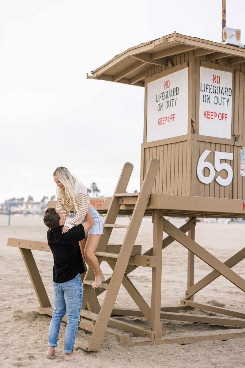 california beach couple photoshoot
