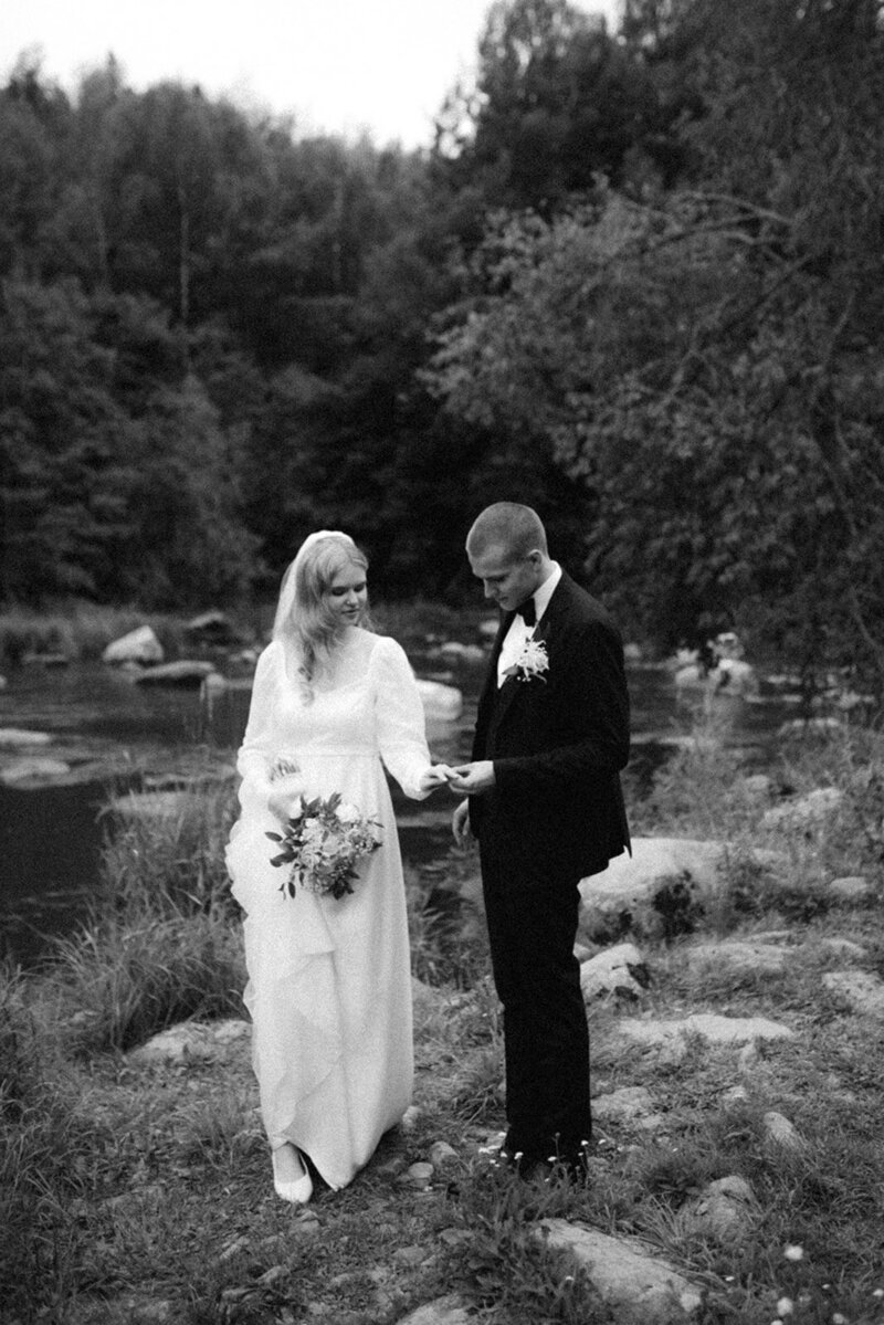 Wedding photo of an Intimate and romantic wedding  photography session in Porvoo by photographer Hannika Gabrielsson