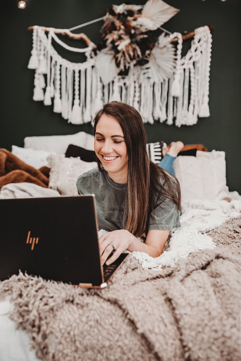 Virtual assistant for photographers offering photo culling and admin support