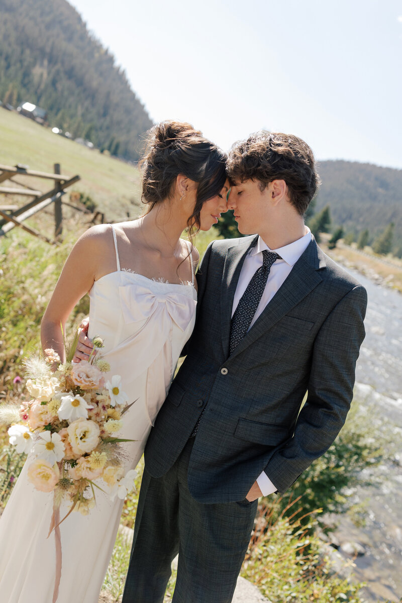 Montana luxury wedding photography by Hope Helmuth with mountains and elegant details