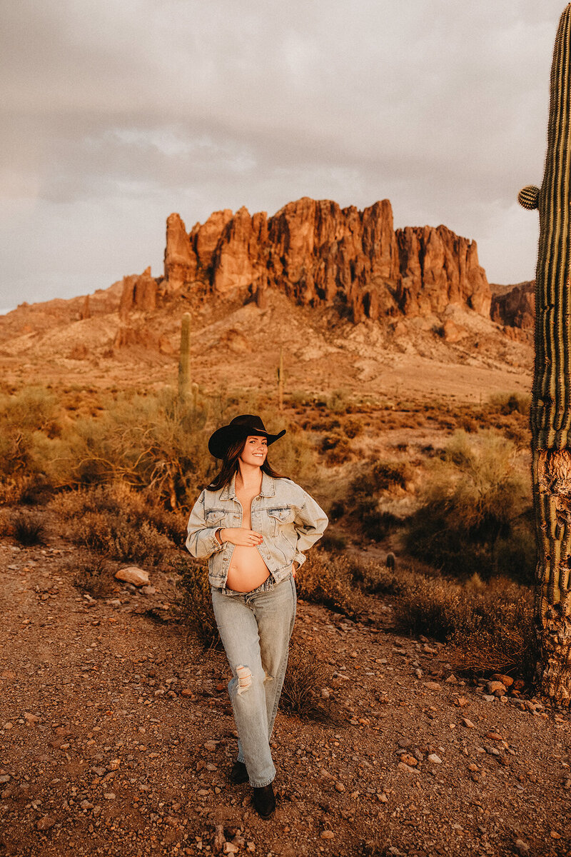 Cowboy styled lost dutchman maternity session in phoenix arizona