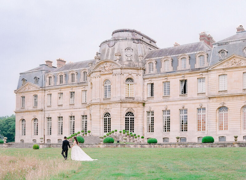 Bride and groom at Jardin des Tuileries for Paris destination wedding