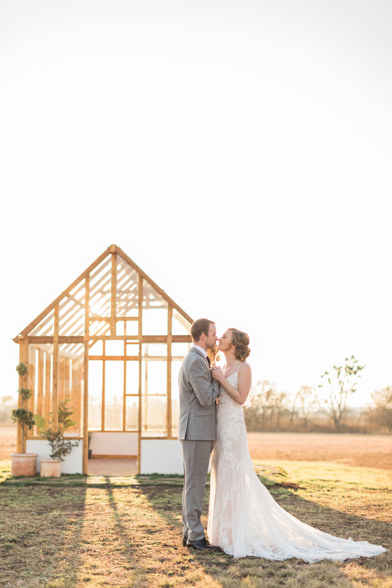 Sunlit Dallas wedding