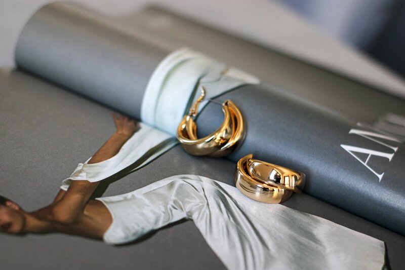 moder wedding editorial bridal details in Santorini greece 