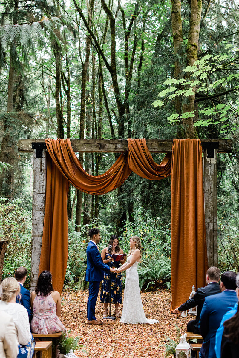 Twin Willow Gardens Ceremony photos in Snohomish Joanna Monger Photography