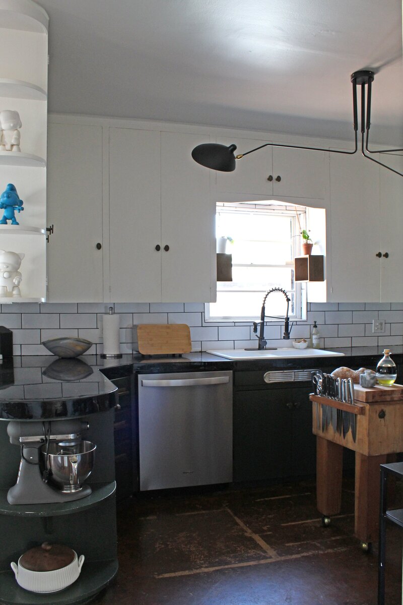 Oxford kitchen with Serge Mouille Light fixture