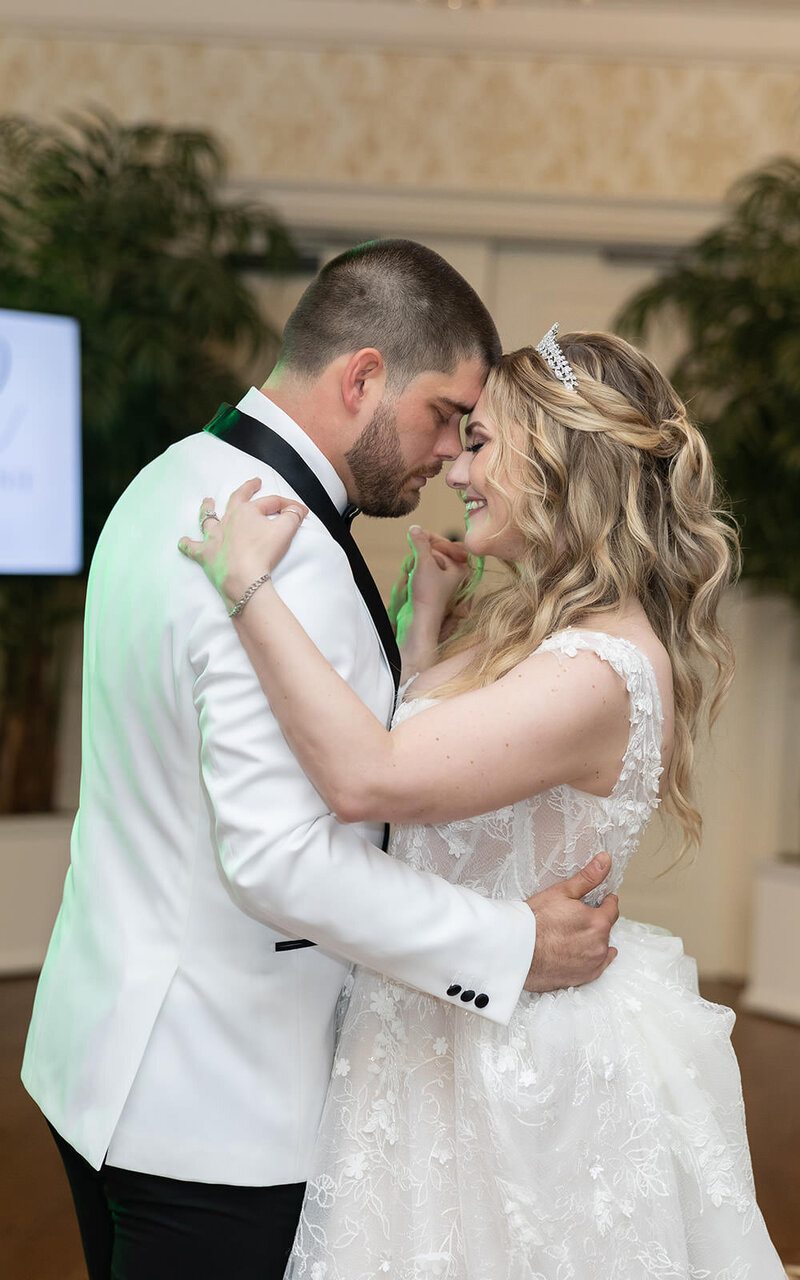 Jacksonville couple dancing at a wedding venue