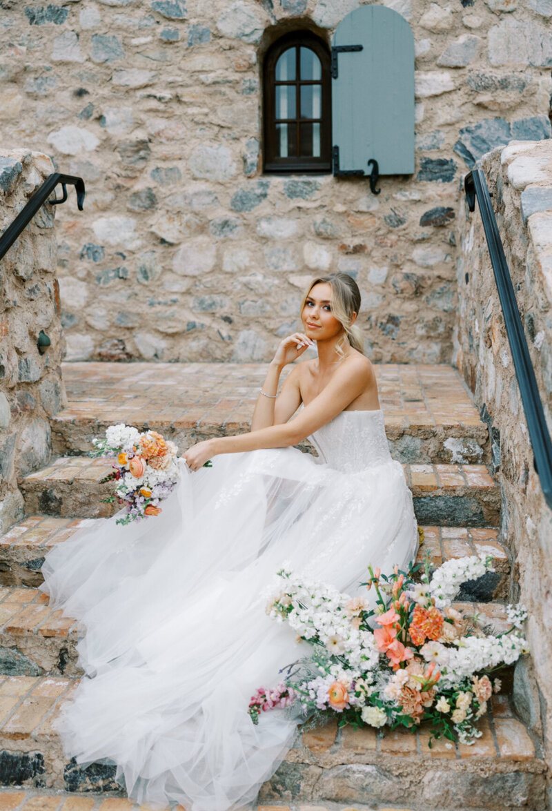 bridal portraits at Silverleaf in scottsdale, az with bridal bouquet by snapdragon bloom bar 