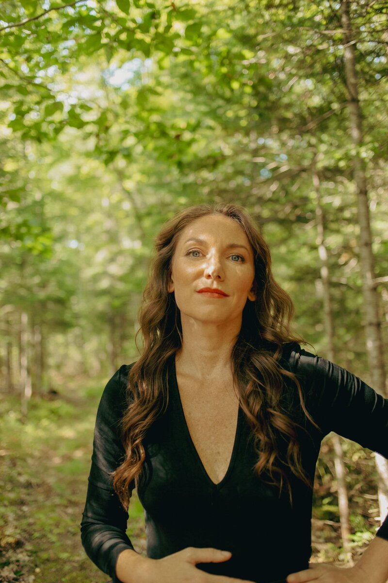 elizabeth in black with hand on stomach