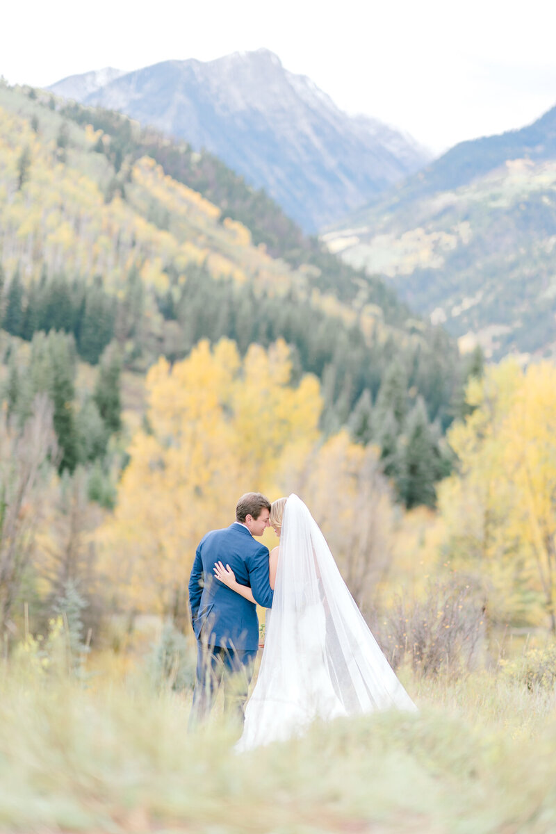 Mary Ann Craddock is a Colorado mountain wedding photographer who serves radiant, romantic couples in the Rocky Mountains.