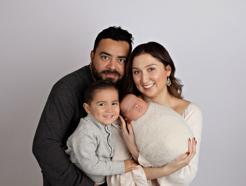 newbornbabyboynewfamilynewbabybestphotographertudiofamilybirthdaynewbornboyamilynewborngirlfirstbirthdayportraiturephotographystudioportraitsnewborngirlboyfamilyEvaMaganaPhotographychildphotographer (2 of 43)