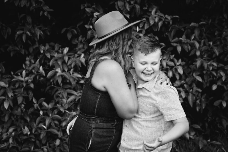 Offering a range of services including baby photos, cake smash photography, heartwarming family sessions, beautiful maternity photography, and precious newborn sessions, we are dedicated to capturing the beauty in every phase of life