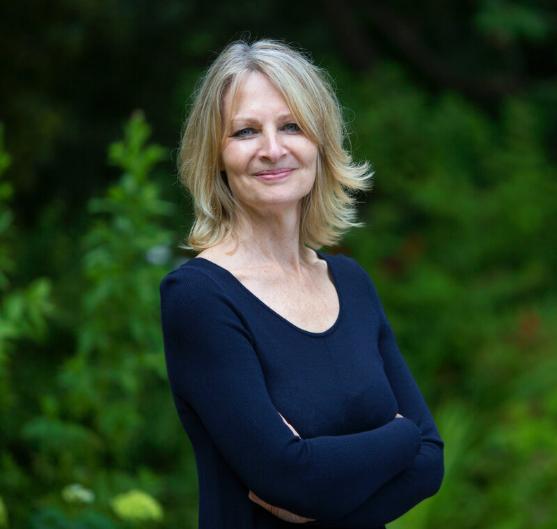 Laurie Harvey Cognitive Hypnotherapist and Confidence Coach. How to increase confidence and self-esteem in midlife women online course - Your Next Step Forward