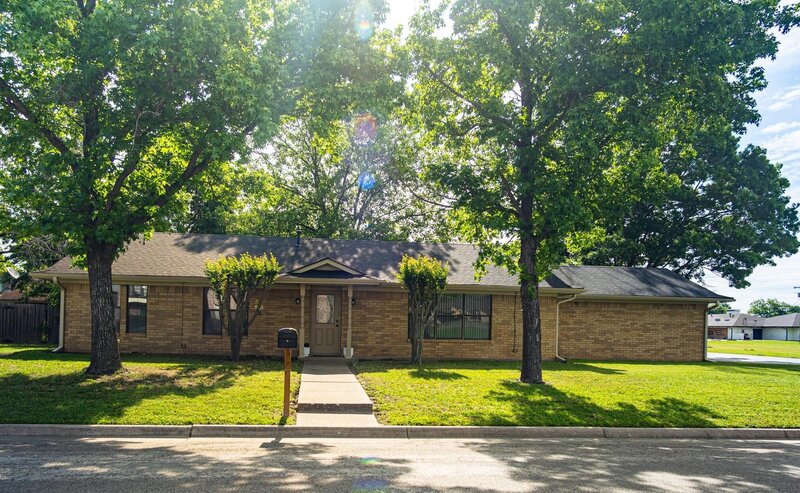Charming 3 Bedroom 2 Bath Home with Upgrades for sale in Bonham, TX