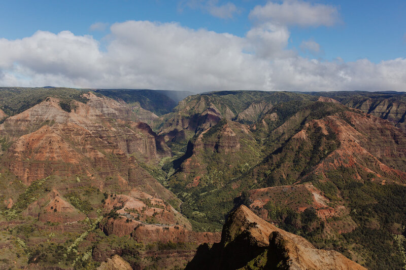 How to elope and plan your elopement in Hawaii. Best tips, where to elope, and more.