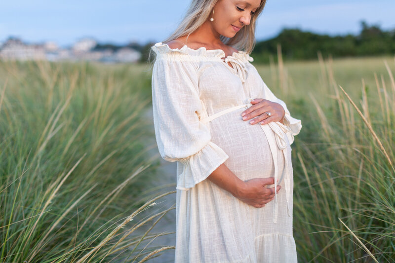 Rhode Island maternity photography session along the beach