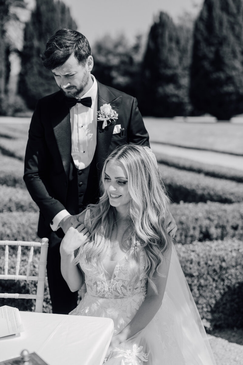 bride-and-groom-outdoor-summer-ceremony