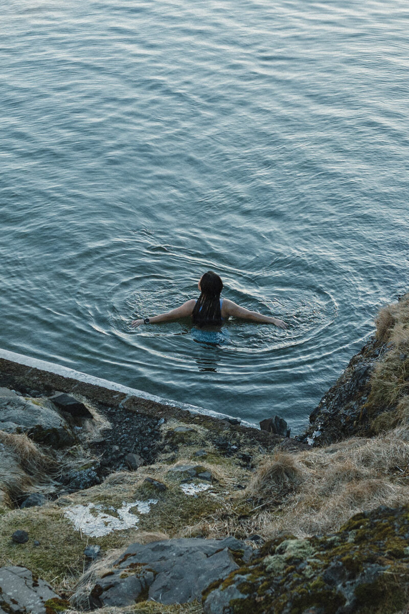 Tennessee wedding photographer enjoying a dip in the water