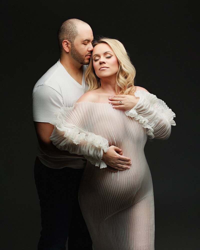 maternity photos in austin with an editorial look