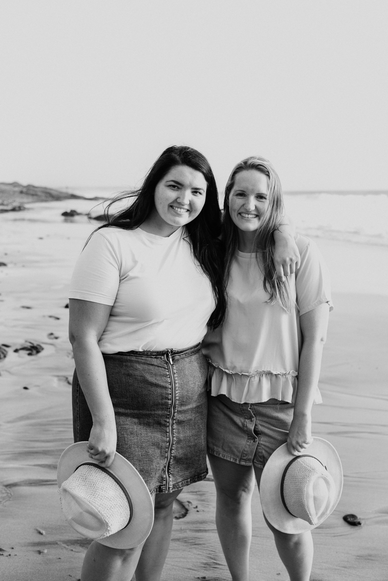 sisters-women-beach-hat-brand-photoshoot