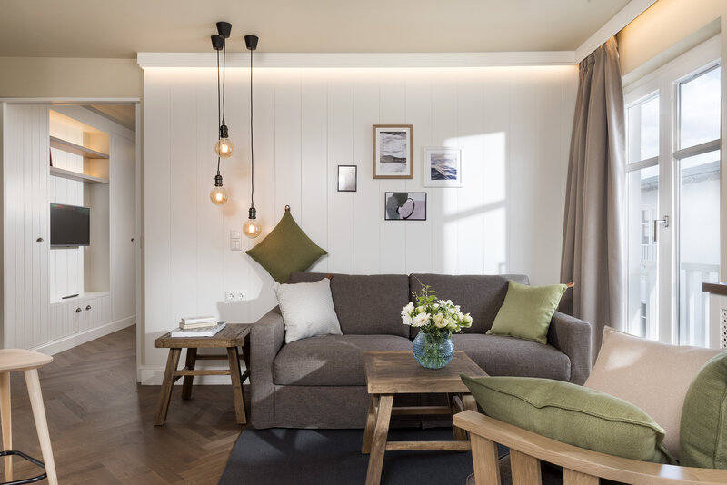 Wohnbereich einer Suite im LOEV Hotel.