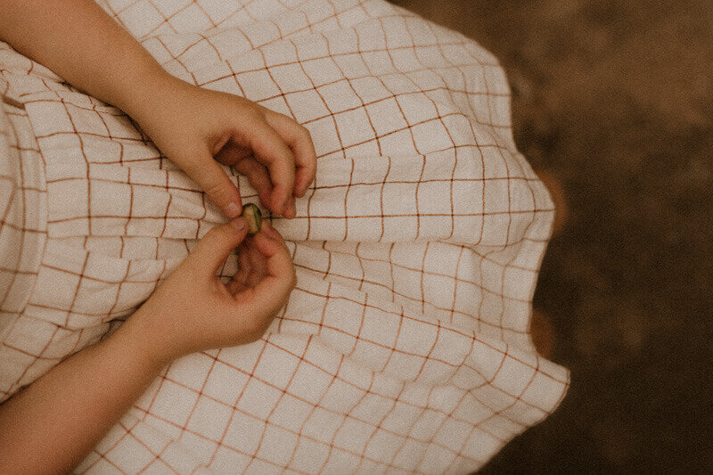 les mains des enfants sont des details precieux a immortaliser en photo