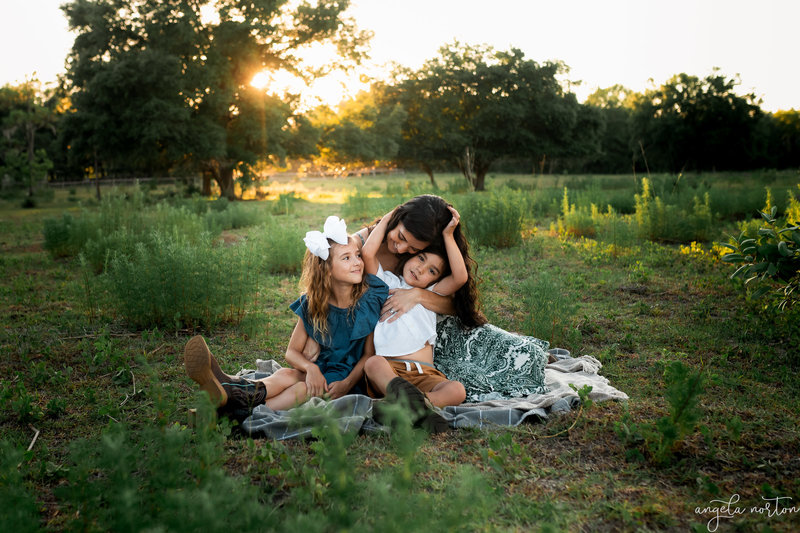 mom-with-kids-golden-hour-angela-norton-photography