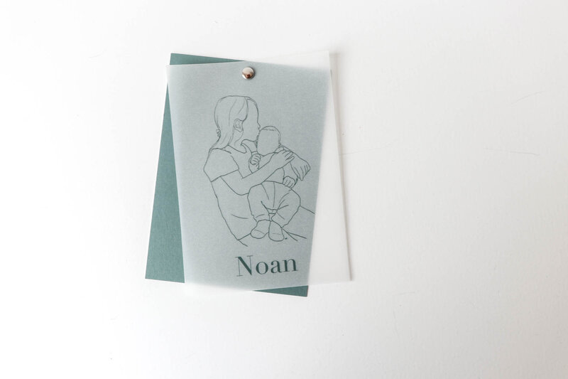 Grijsgroen-geboortekaartje-Noan-met-tekening-op-kalkpapier-1