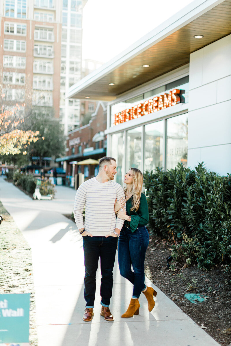 These downtown Charlotte engagement photos are to die for!