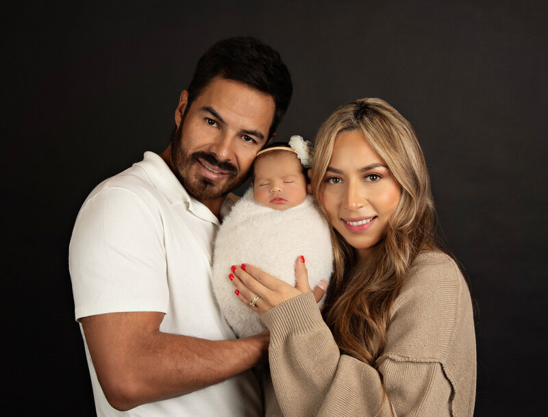 newbornbabyboynewfamilynewbabybestphotographertudiofamilybirthdaynewbornboyamilynewborngirlfirstbirthdayportraiturephotographystudioportraitsnewborngirlboyfamilyEvaMaganaPhotographychildphotographer (2 of 12)