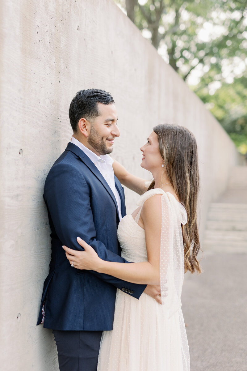 Fort-Worth-Kimbell-Art-Museum-Engagement-Session-Chirstian-Wedding-Photographer-Kortney-Boyett08
