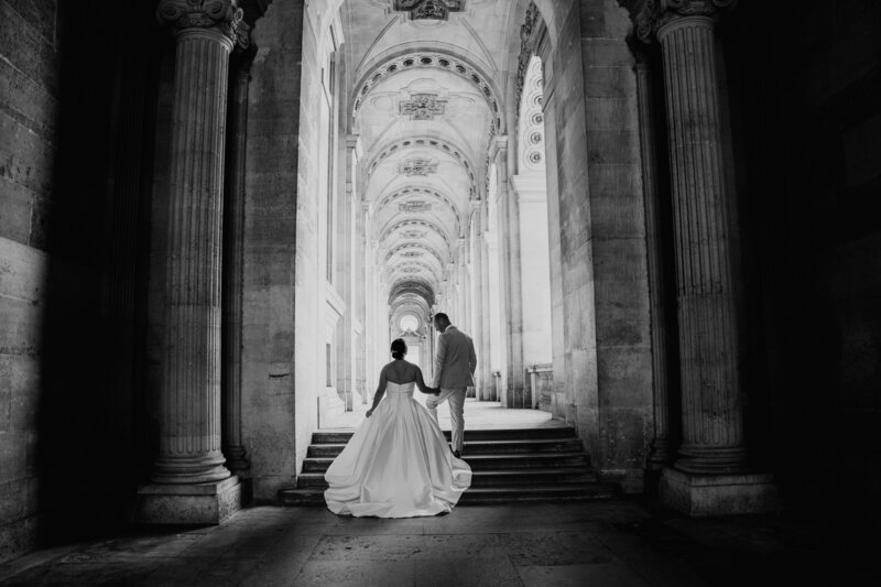 Couple eloping in Paris France at the Louvre