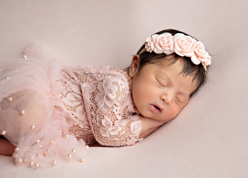 newbornbabyboynewfamilynewbabybestphotographertudiofamilybirthdaynewbornboyamilynewborngirlfirstbirthdayportraiturephotographystudioportraitsnewborngirlboyfamilyEvaMaganaPhotographychildphotographer (13 of 41)