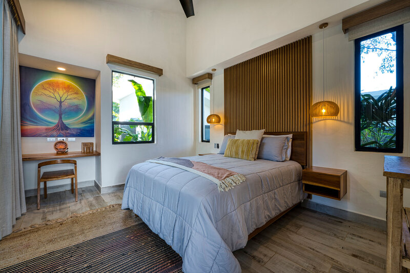 Luxury Queen suites - Queen bed private bathroom - deck -- Synergy (31)